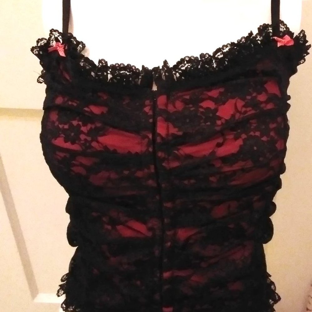 Satin and Lace Hot Pink Corset - Picture 5 of 10